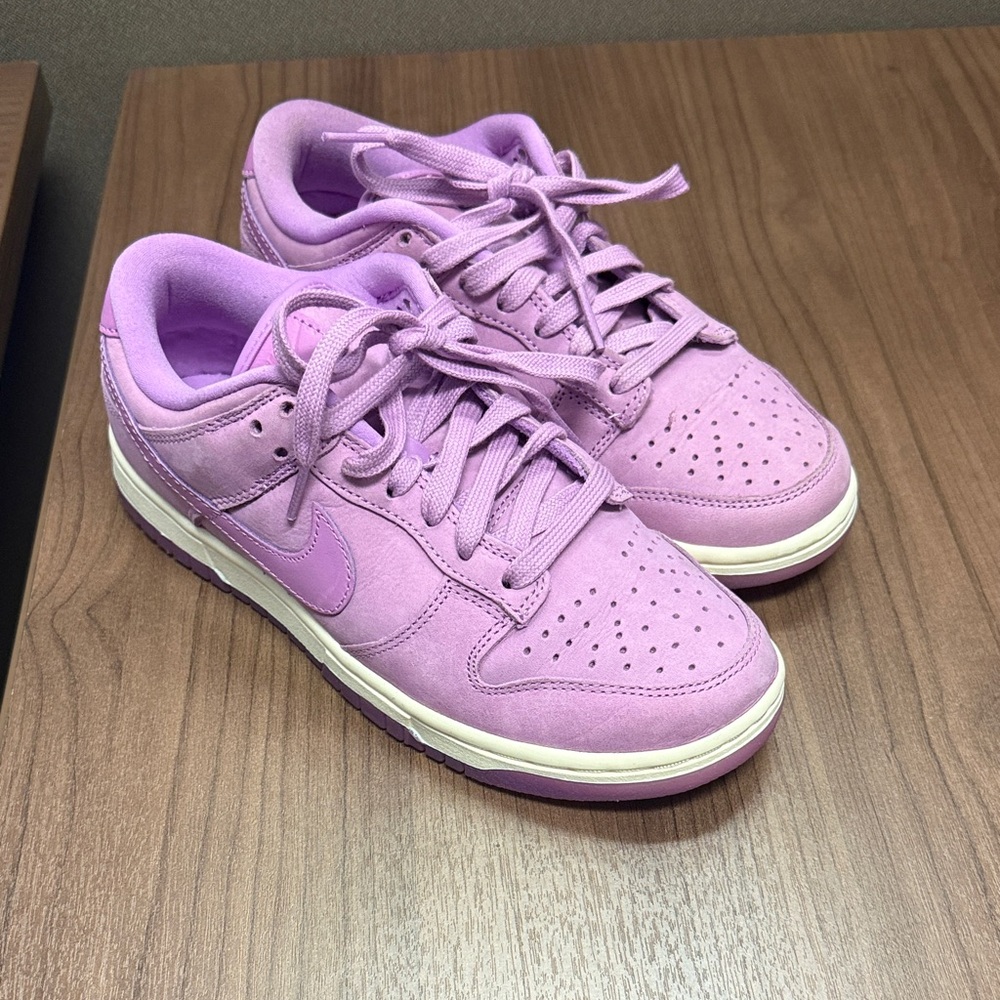 Women's Purple Nike dunks
